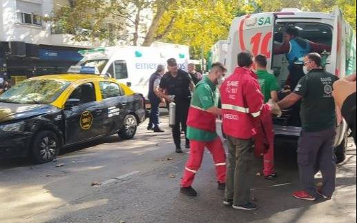 Taxista sufrió un ACV y atropelló a tres turistas francesas que paseaban en Palermo: una de ellas murió