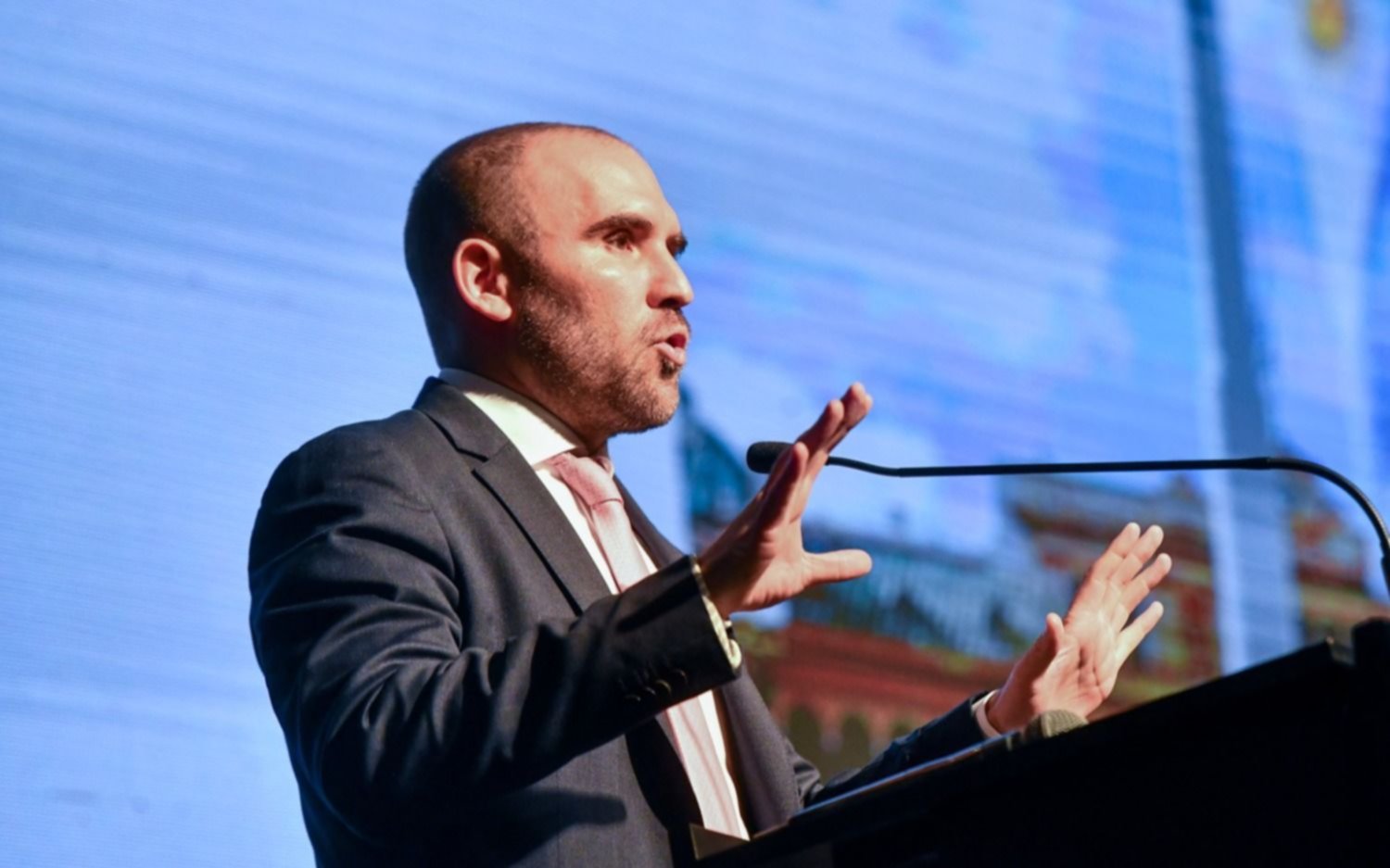 Guzmán dijo que la inflación de abril será "menos mala" que la de marzo y le respondió a Cristina