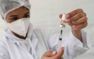 Ante el aumento de casos de Covid, los infectólogos recomiendan completar los esquemas de vacunación