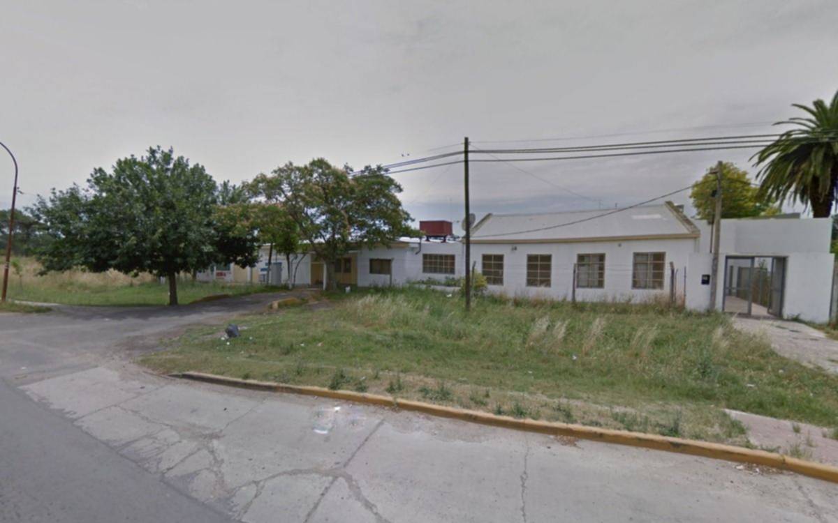 Tres alumnas sufrieron el robo de mochilas y celulares antes de ingresar a su escuela en Los Hornos