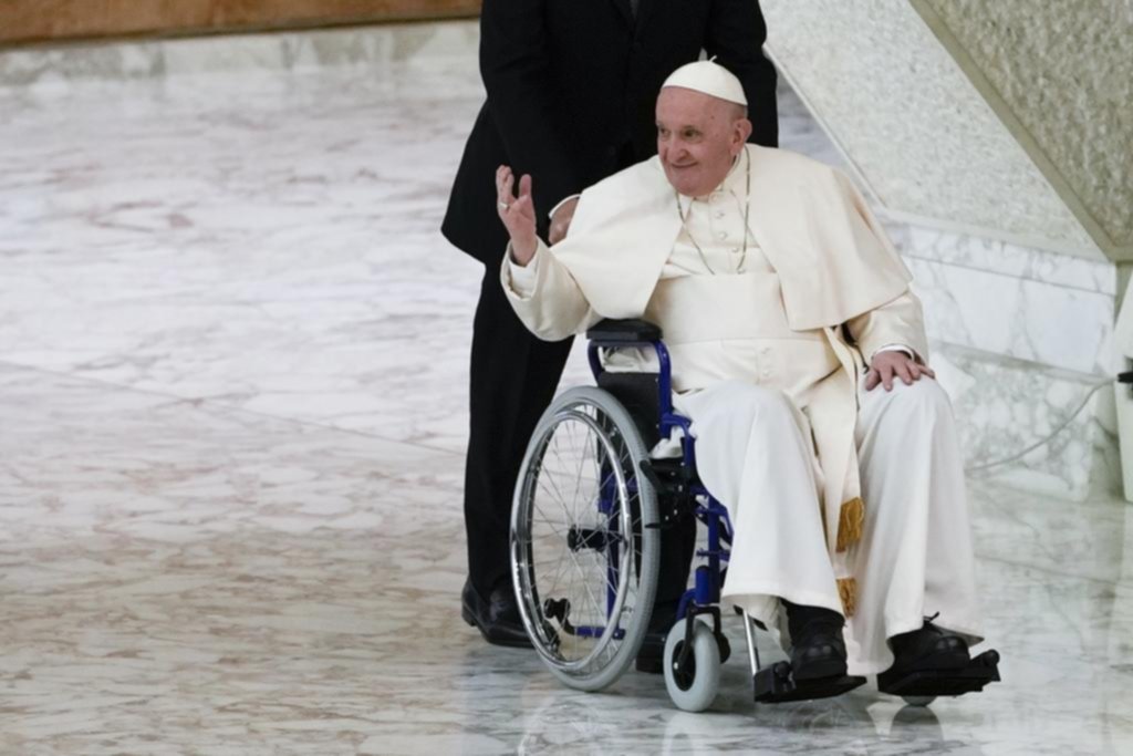 El Papa pospone su viaje al Líbano por su salud