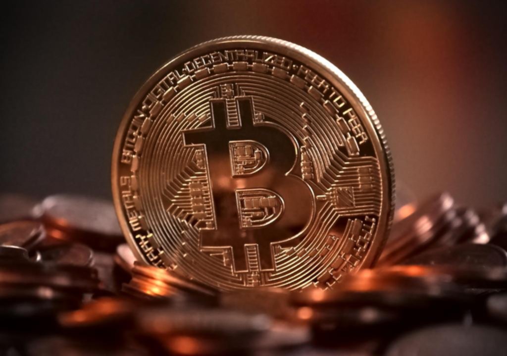 El Bitcoin continuó con su desplome
