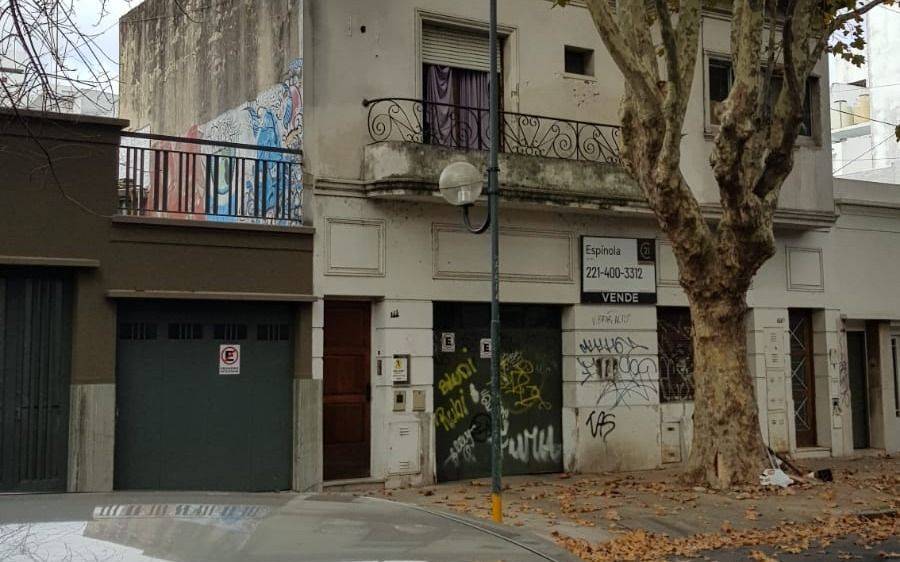 Vecinos reclaman por la poda de un árbol de 87 años