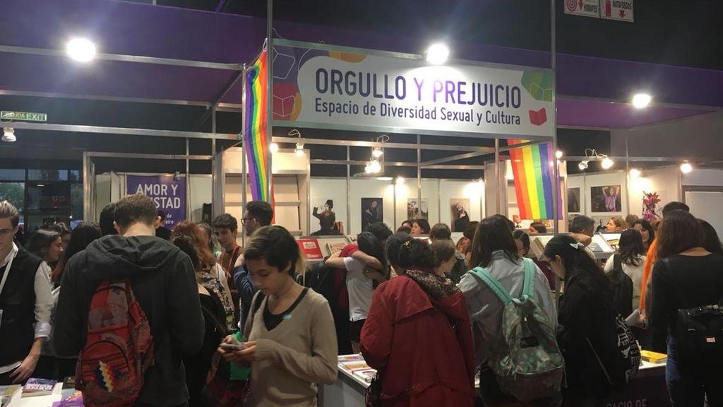 Feria del Libro: con ficción y ensayos, la diversidad de género atrae a más lectores