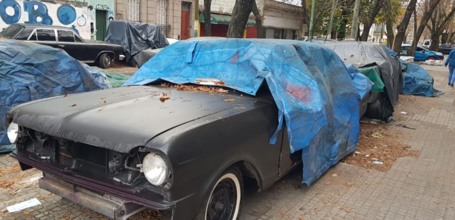 Vecino desmintió formación de un depósito de chatarra": "Son autos míos para restaurar"