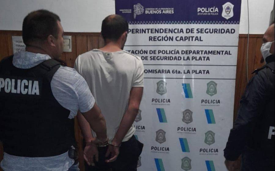 Como los "Simuladores", en Tolosa: ladrón se acostó en la cama y dijo a la policía que era su casa