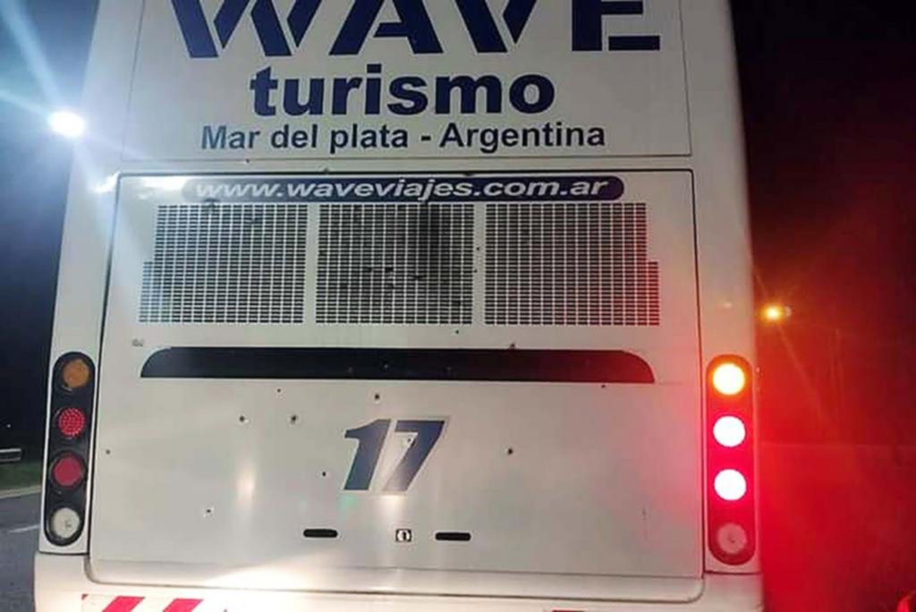 Milagro en la ruta 2 en medio de una lluvia de balas contra dos colectivos