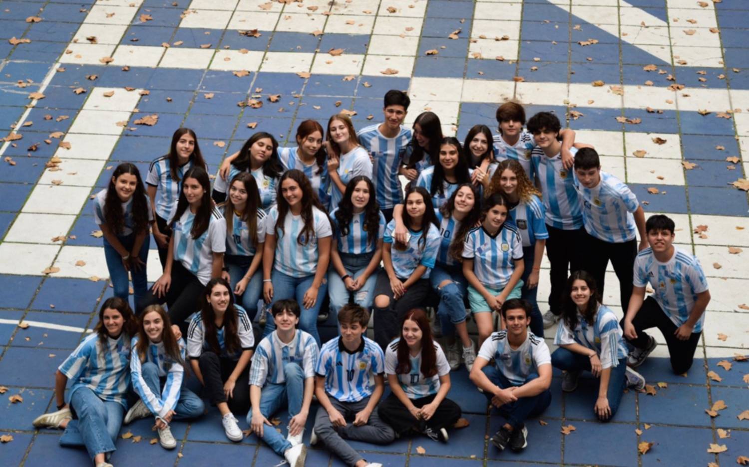Treinta alumnos del Colegio Nacional de La Plata se van a París para aprender lengua francesa
