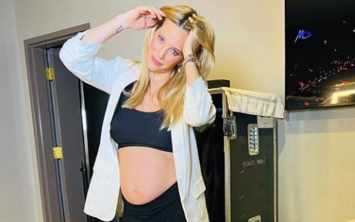 Felicidad plena: Lopilato mostró su pancita de embarazada