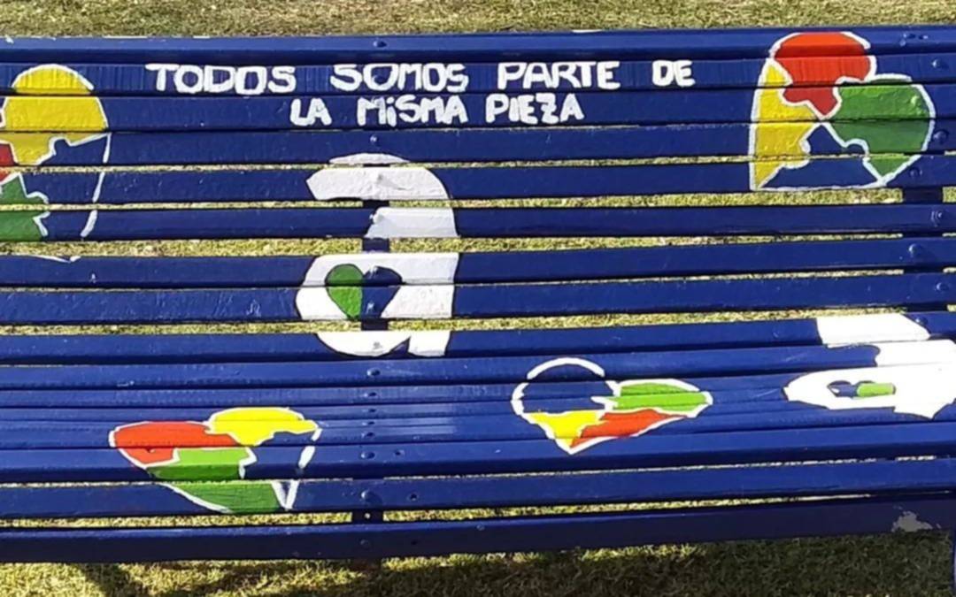 Presentan la campaña “Mi banco azul” para concientizar sobre el trastorno de espectro autista en La Plata