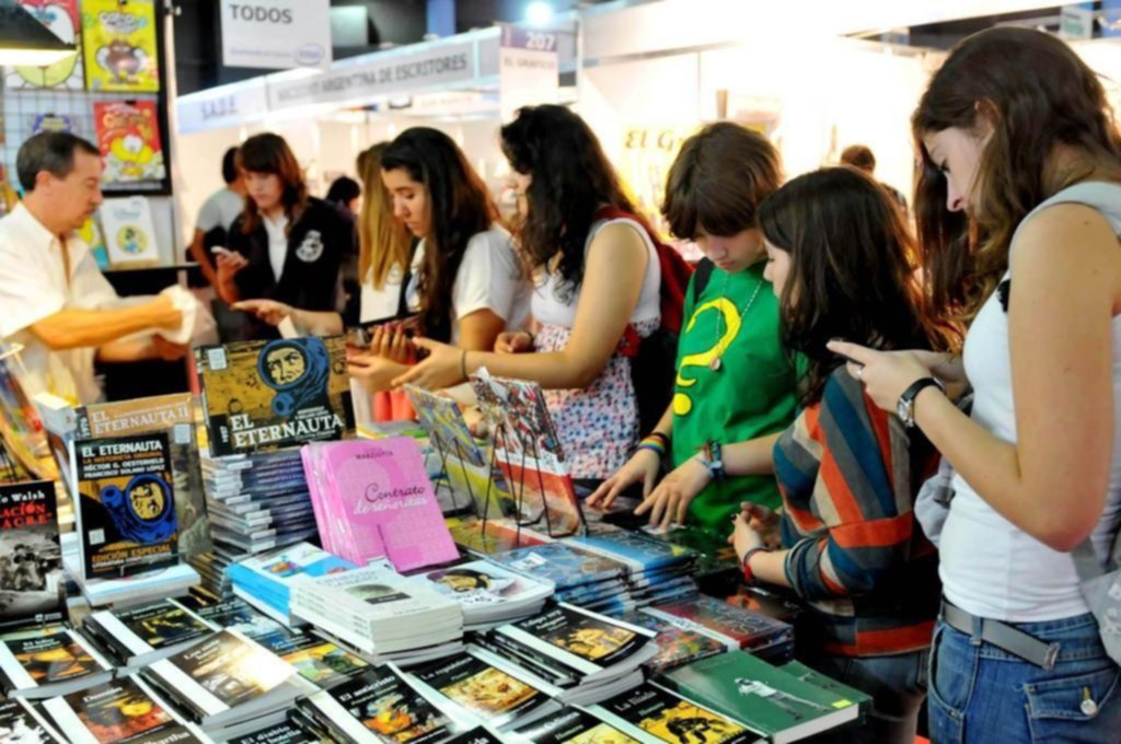 Feria del Libro: una fiesta que convoca y se mueve al ritmo de los más jóvenes