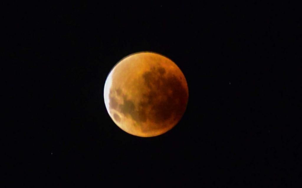 El cielo tuvo su “luna de sangre” y se pudo ver en nuestra región