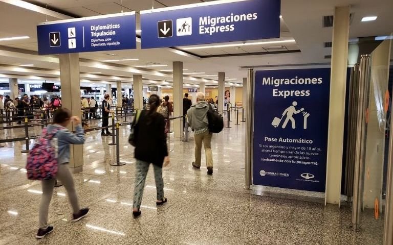 Por un error en la web, viajeros argentinos pudieron comprar pasajes a Europa por 10 pesos