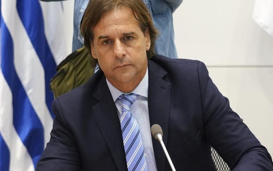 Lacalle Pou comparó a los funcionarios políticos argentinos con los uruguayos