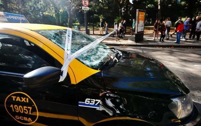 Murió el taxista que se descompensó y atropelló a tres estudiantes francesas en Palermo