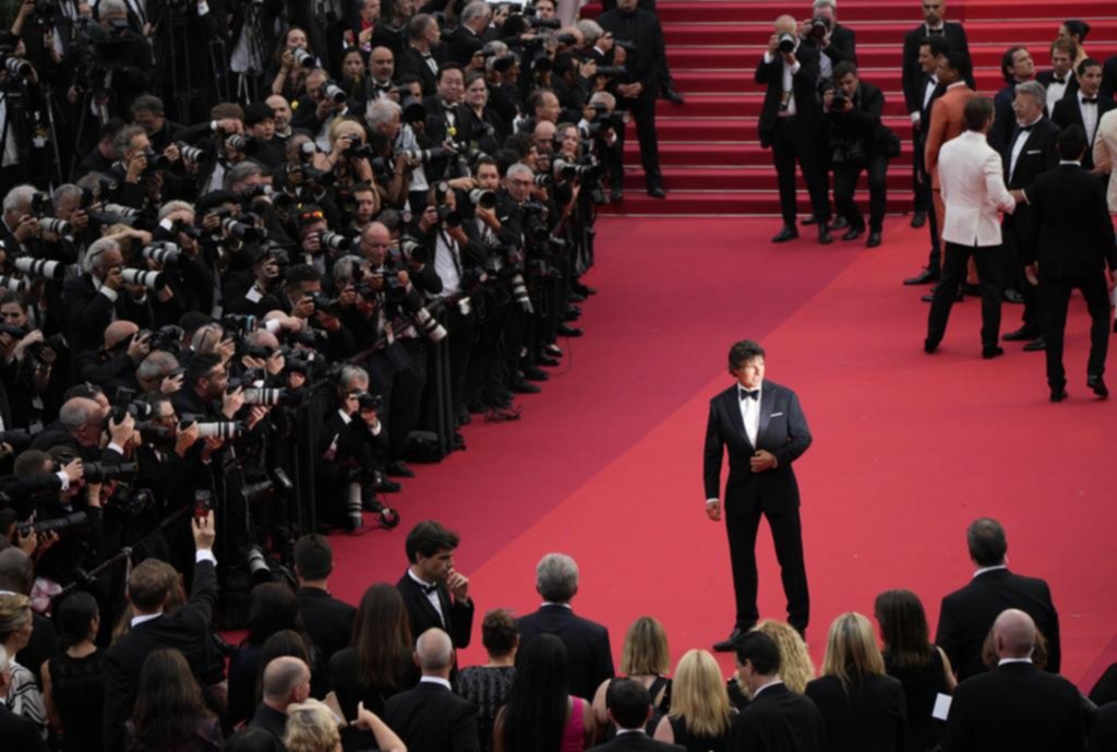 “Top Gun”: pide pista Tom Cruise aterrizó en Cannes y fue recibido como un héroe