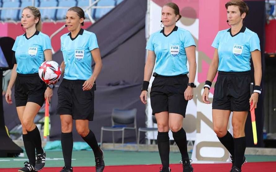 Con presencia femenina, los árbitros del mundial empiezan su tarea en junio
