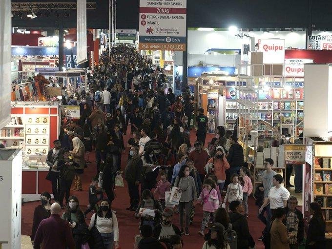 Ecos de la Feria del Libro: crece el debate sobre la profesionalización del oficio de escritor