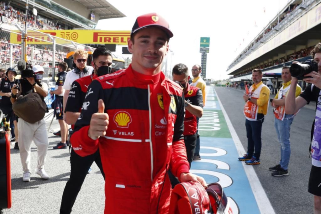 Leclerc consiguió la ‘pole’ y saldrá delante de Verstappen