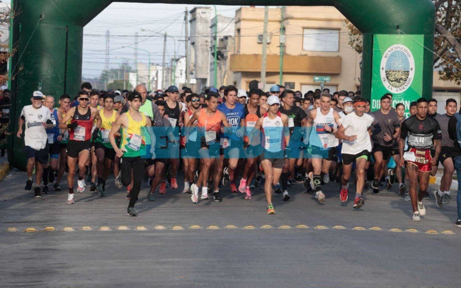 Se corrió en la Región la maratón por el 150º aniversario de la Escuela Naval Militar