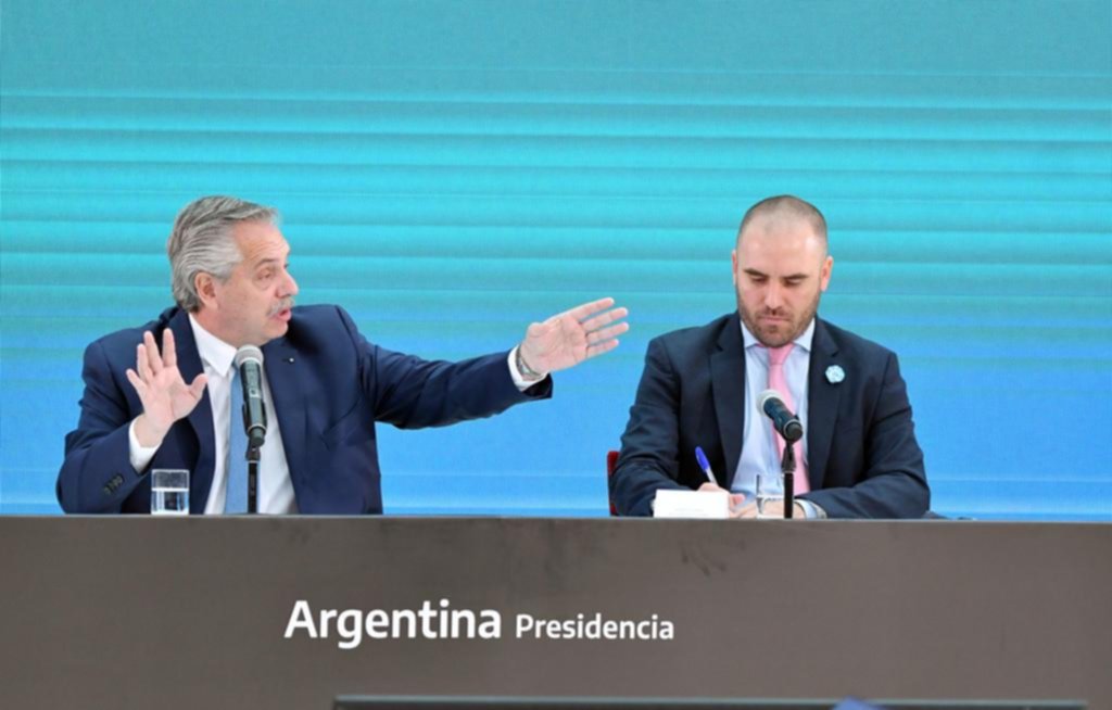La interna oficial: apoyo y ausencias en un acto