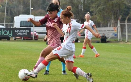 Derrota de las albirrojas 1-0 ante Lanús en City Bell