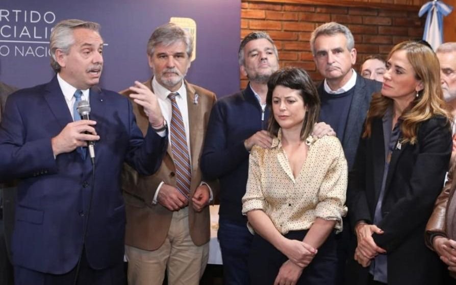 El Presidente compartió un locro con trabajadores en el PJ Nacional y pidió "estar unidos"