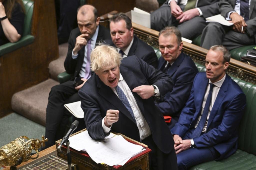 Johnson cercado por el informe del “Partygate”