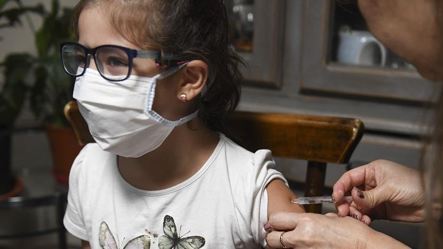 Tercera dosis en chicos Largó la vacunación en la Región