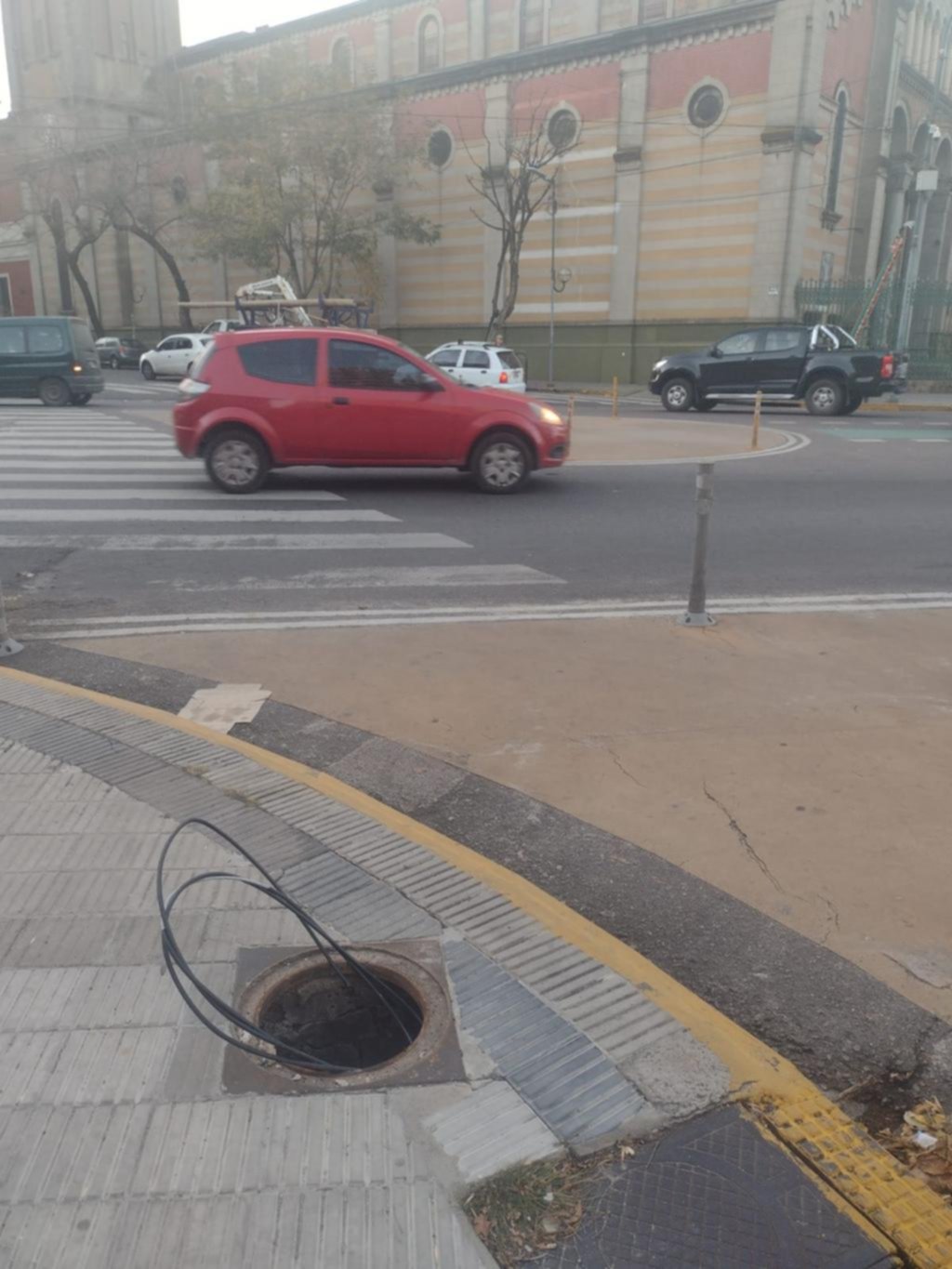 Se multiplica el peligro en el centro por la falta de tapas