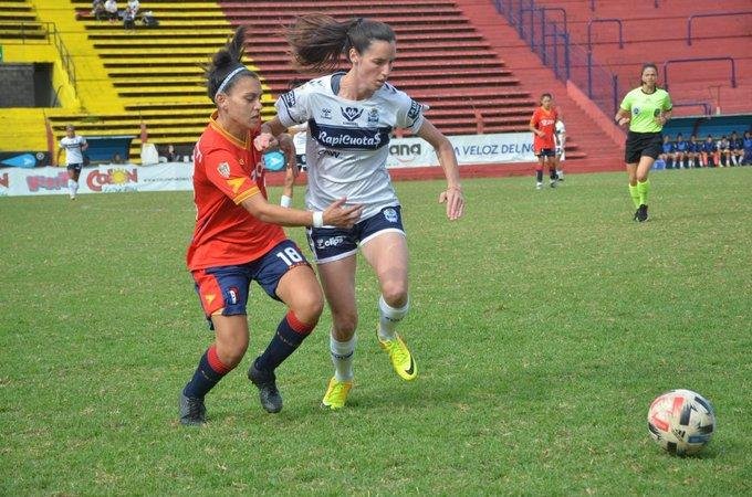Las albiazules se miden ante El Porvenir en Estancia Chica