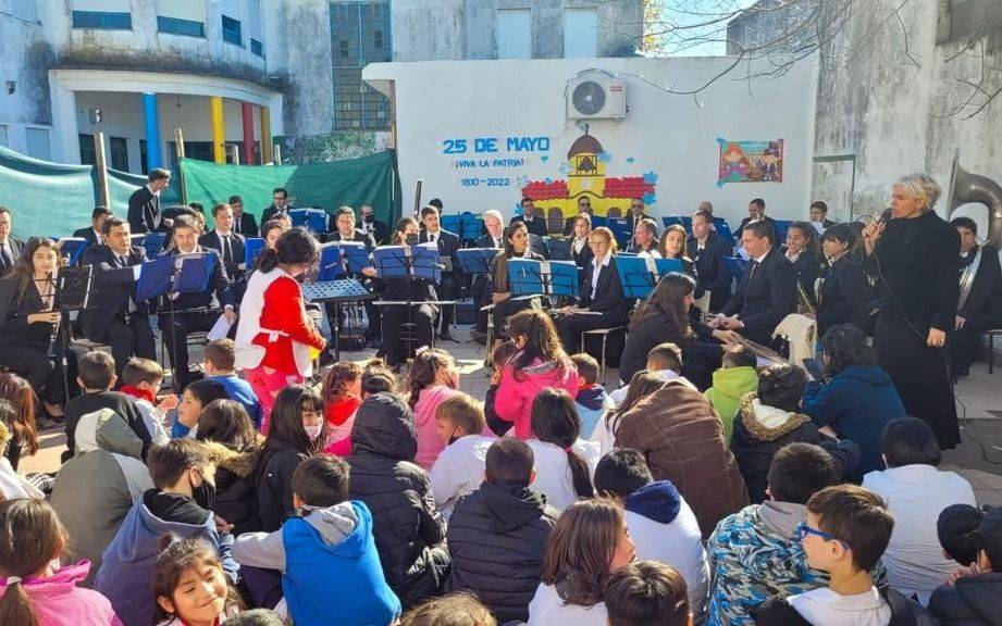 La Banda de Música del SPB sorprendió a tres Escuelas platenses
