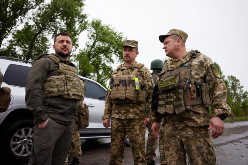 Zelenski visitó el este de Ucrania, atacado por Rusia