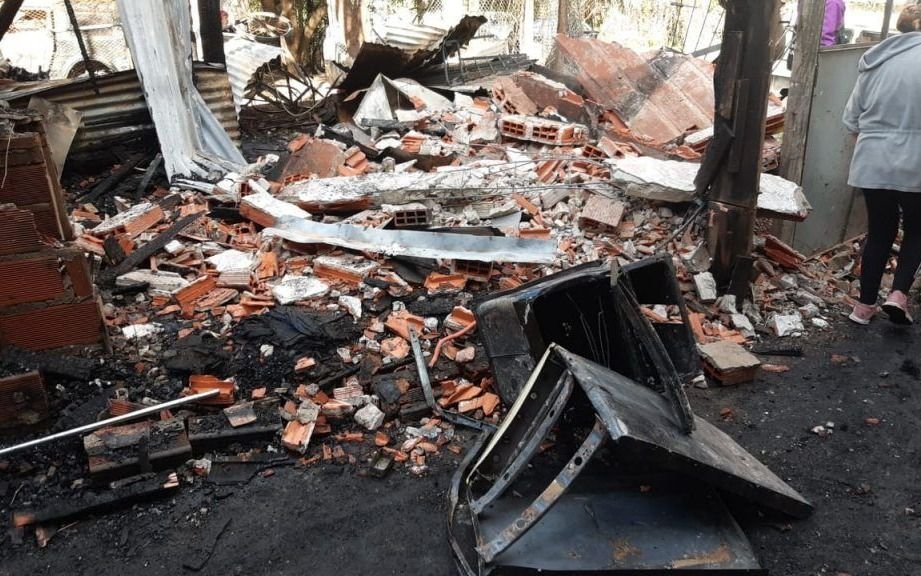 Ayuda a familias de la ribera que perdieron todo en incendio