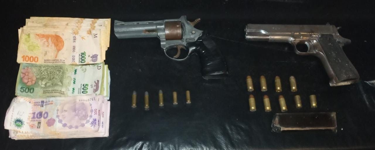Los "pistoleros" de Ponsati: a los tiros arriba de un auto sembrando terror en el barrio