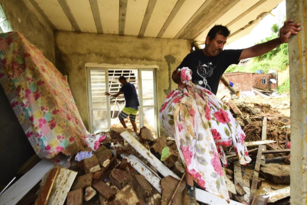 Al menos 91 muertos por las inundaciones en Brasil
