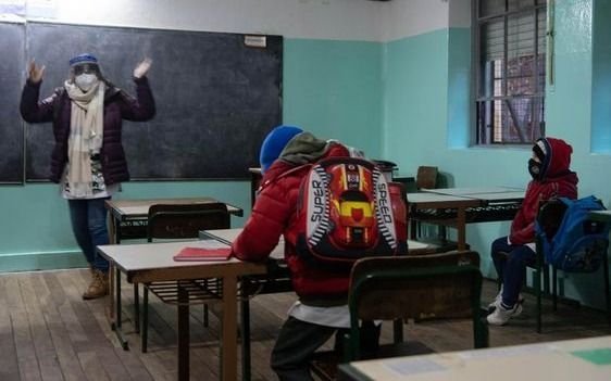 En medio de la ola de quejas por el gas, el Consejo Escolar de La Plata le tira la pelota a Camuzzi
