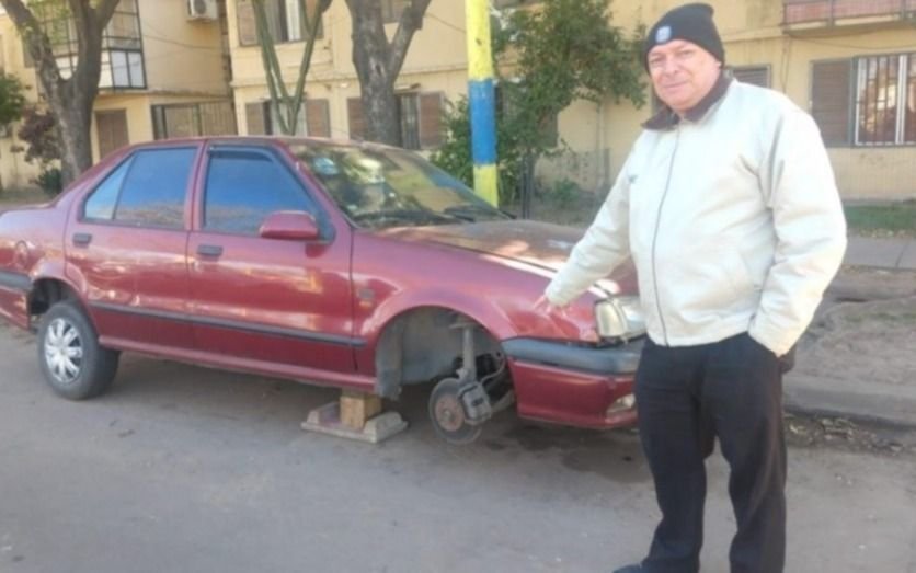 Cansados de los robos, encadenan sus autos a árboles y les sacan las ruedas de noche