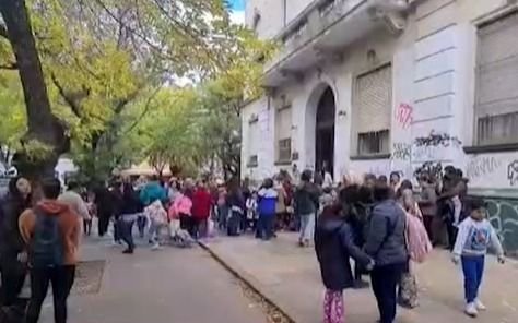 Padres ganaron la "batalla" y una escuela de La Plata da marcha atrás con la 5ta hora de clases