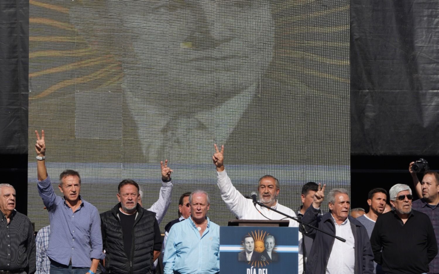 Con ausencias marcadas por la interna, la CGT pidió una reducción de la jornada laboral