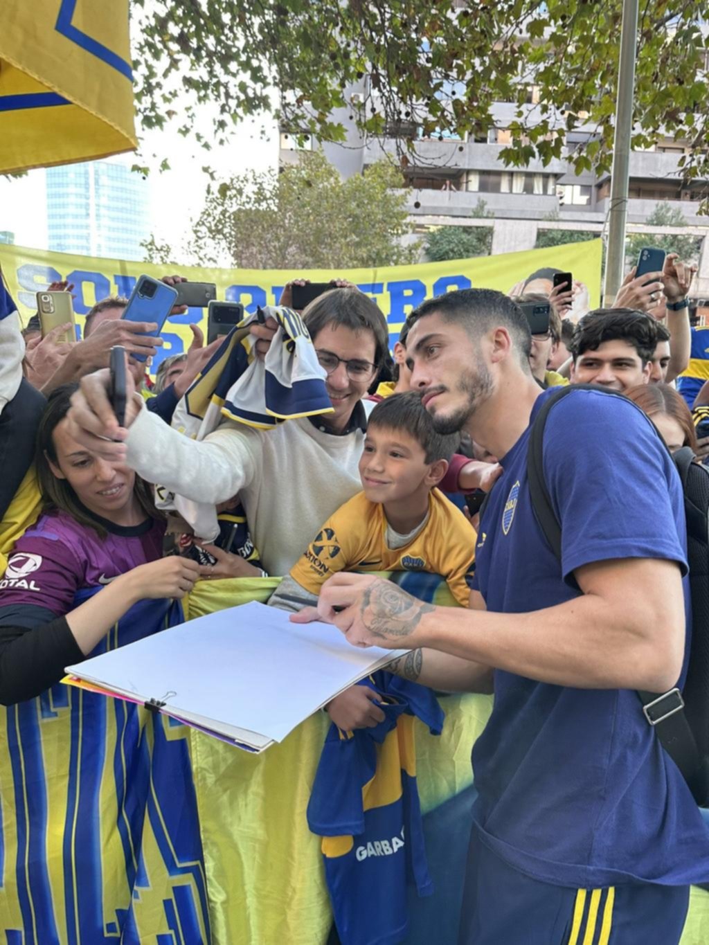 Boca visita a Colo Colo, pero no le aparta la mirada al “Superclásico”