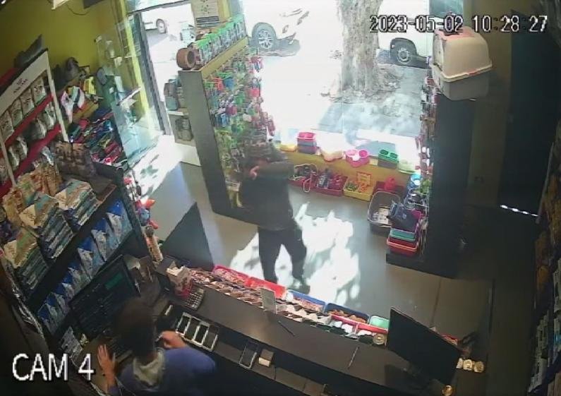 Encañonó a un empleado y se llevó la recaudación