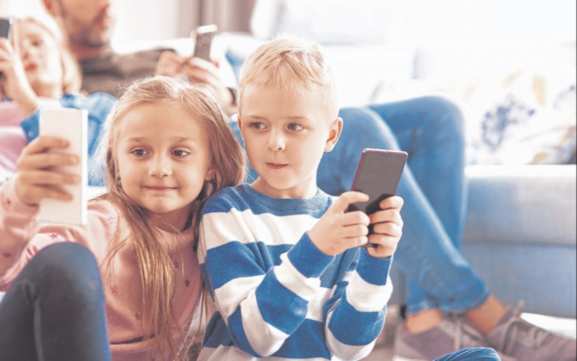 Familias “desconectadas”: la experiencia de vivir sin celu