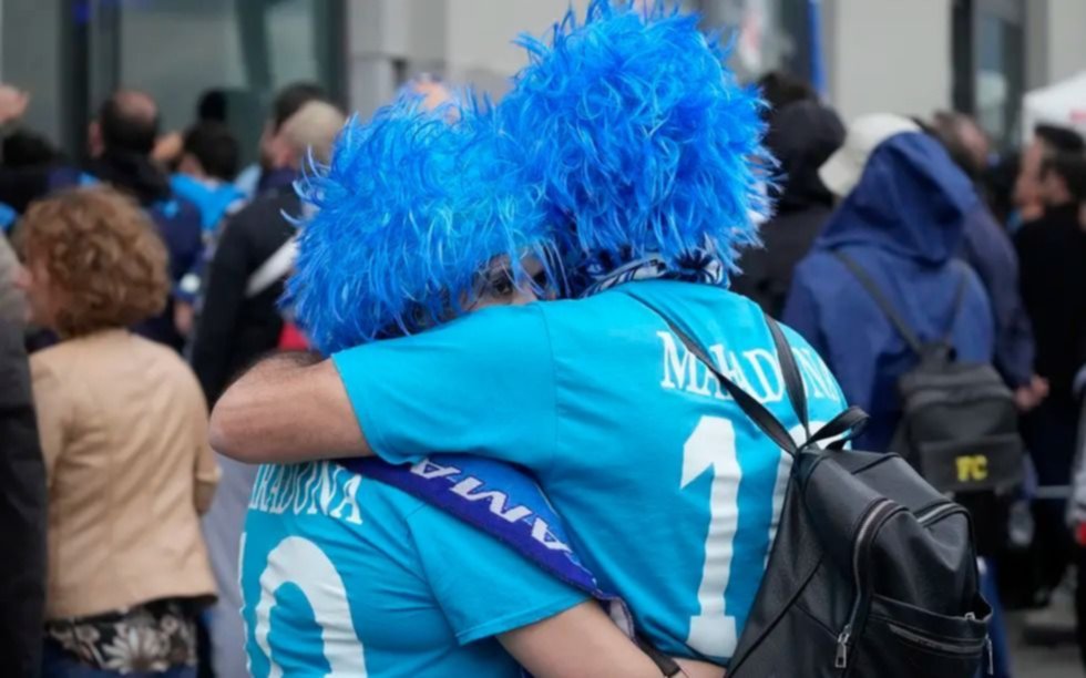 FOTOS | Nápoles se vistió de fiesta: el color en las calles, el recuerdo de Diego y el ansiado tercer "scudetto"
