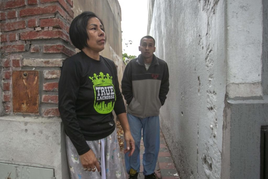 Seducción, amenazas y robo: audaz entradera en el zona de plaza Sarmiento