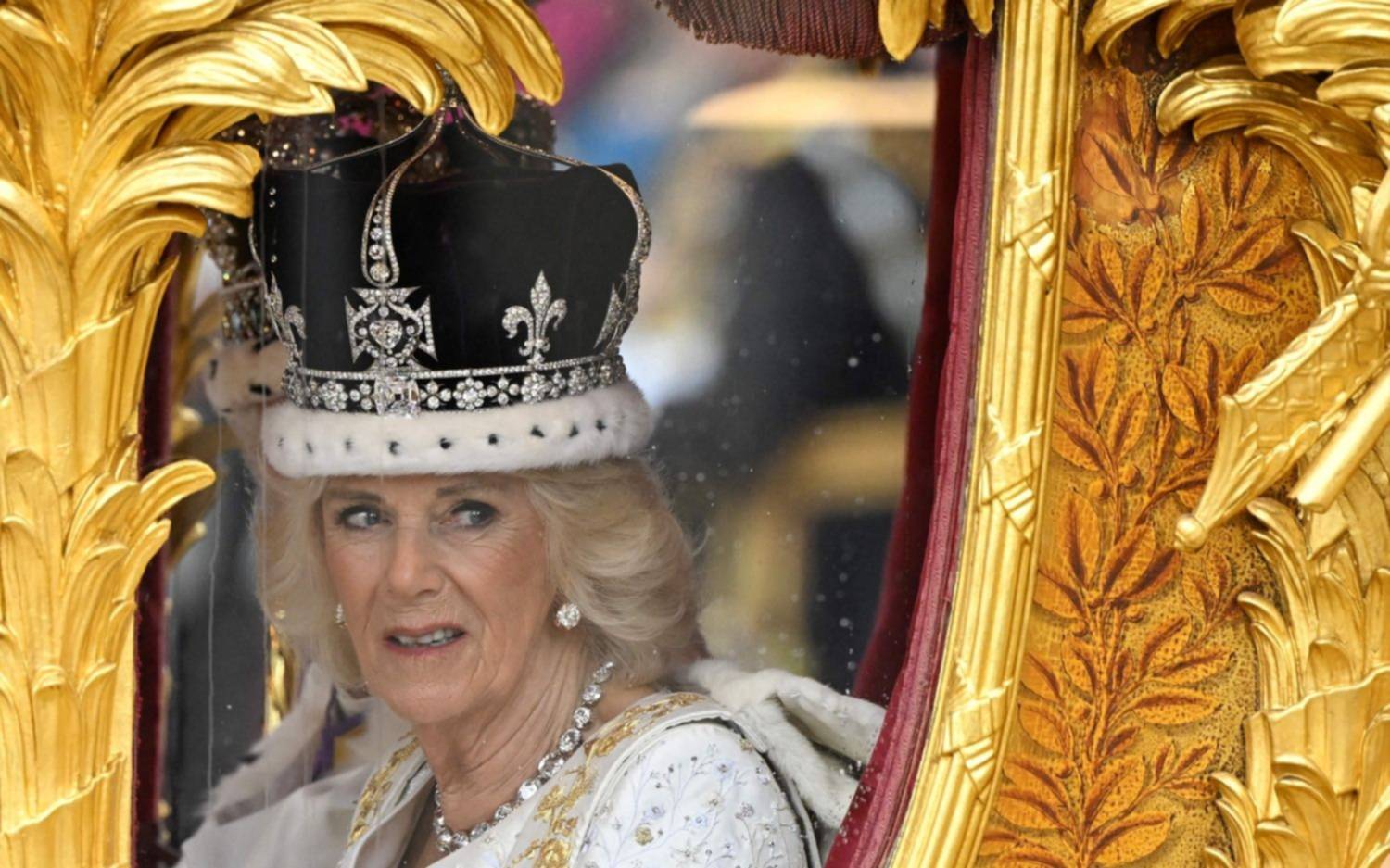 VIDEO. La reina Camila también ya luce su corona
