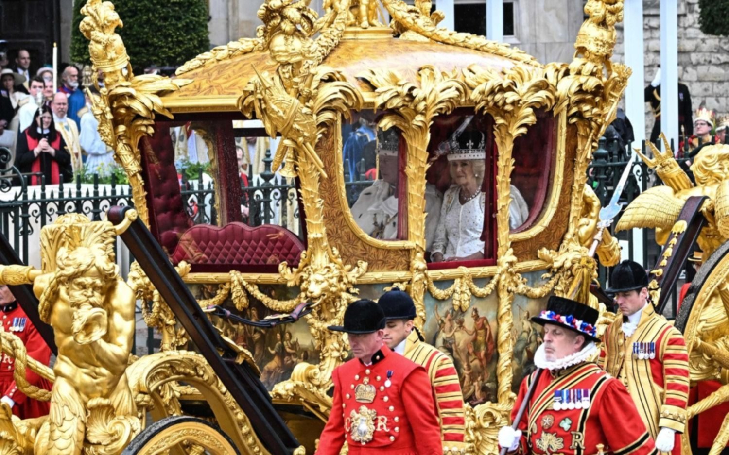 La imponente carroza bañada en oro que trasladó a Carlos III y Camila al Palacio de Buckingham
