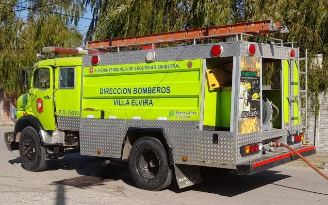 Un grave incendio dejó sin vivienda a una familia de La Plata