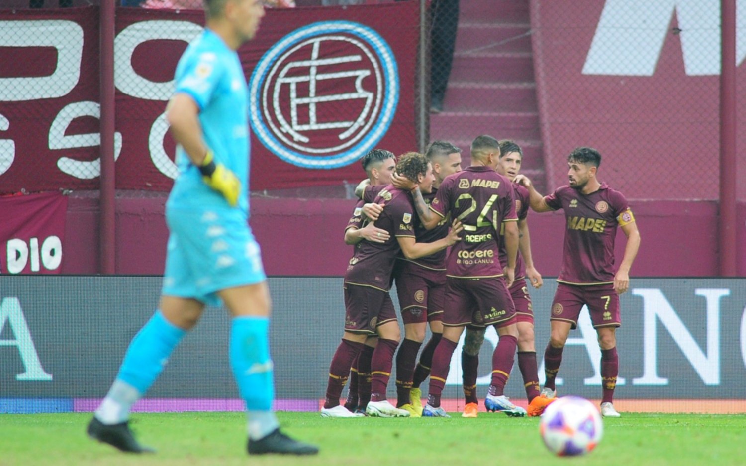 Lanús se hizo fuerte en el Sur y le ganó a Huracán 1 a 0 en La Fortaleza