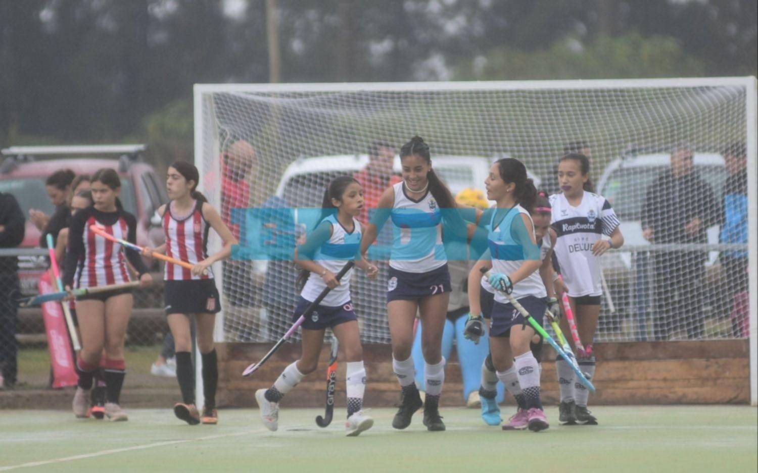 Las Lobizonas aullaron fuerte y se quedaron con el clásico platense femenino de hockey